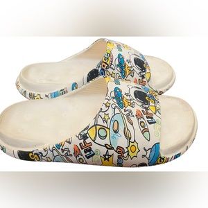 🔥Graphic Slides (Cartoons & Letters)🔥FITS SIZE 9/10 🔥PRE - Owned 🔥